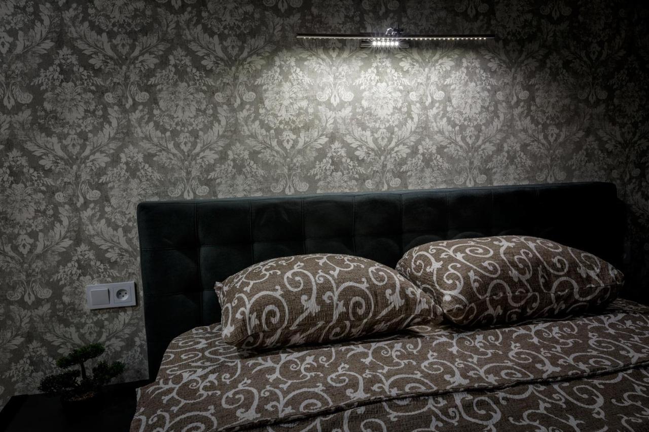 Apartment In The Center! Panoramic Windows! Fireplace! Chisinau Exterior photo