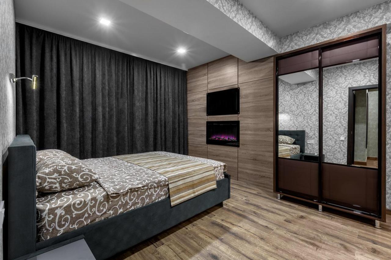 Apartment In The Center! Panoramic Windows! Fireplace! Chisinau Exterior photo